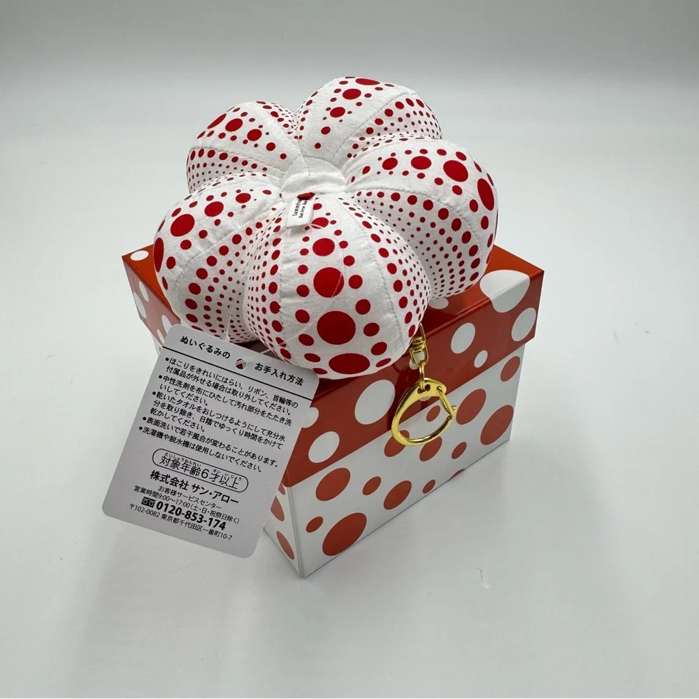 Yayoi Kusama Pumpkin Plush Keychain - Picture 3 of 4